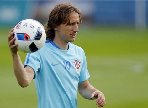 意甲-阿瑙托维奇传射劳塔罗破门 国米3-1卡利亚里 [国米意甲]