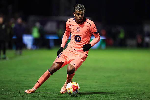 西媒：缺拉菲尼亚这张“王牌”，巴萨vs奥萨苏纳悬念拉满