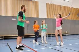 FIFPRO年度最佳11人：登贝莱、姆巴佩、亚马尔领衔，贝林厄姆入围