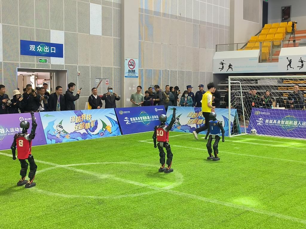 波多尔斯基：我应该会在本赛季末退役，身体有时这里疼那里痛